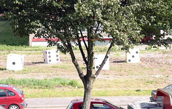 Dobbelstenen sculpturen