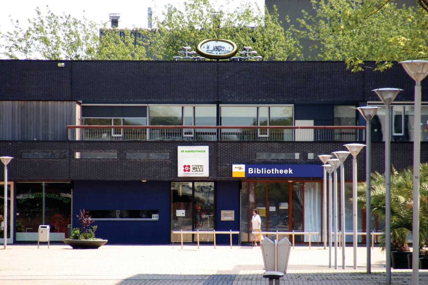 De Middelburgt met kunstklok en watersnoodpanelen